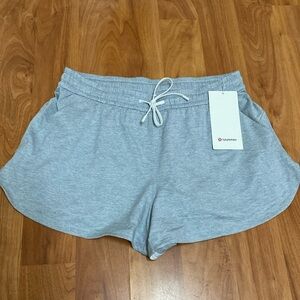 ❤️ Lululemon Soft Jersey MR Curved Hem Short 3" Size Small NWT